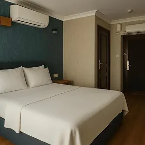Otel Red, İzmir
